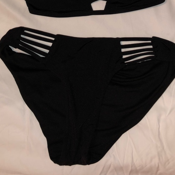 Black bathing suit - Picture 2 of 2